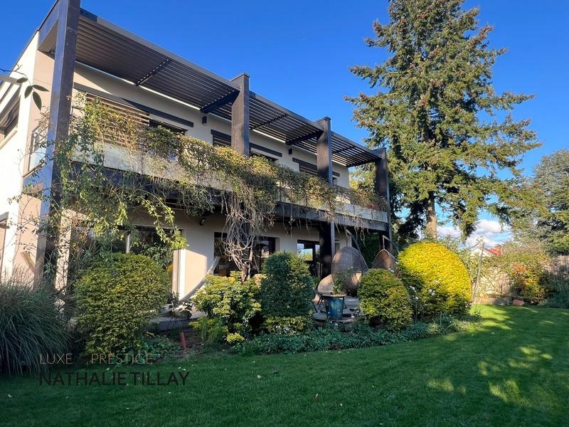 Maison - 345 m² - 9 pièces