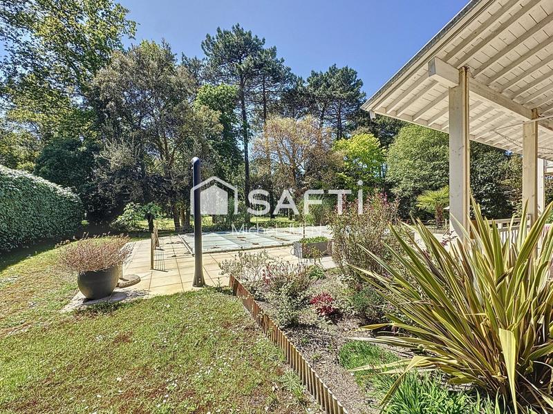 Maison - 205 m² - 6 pièces