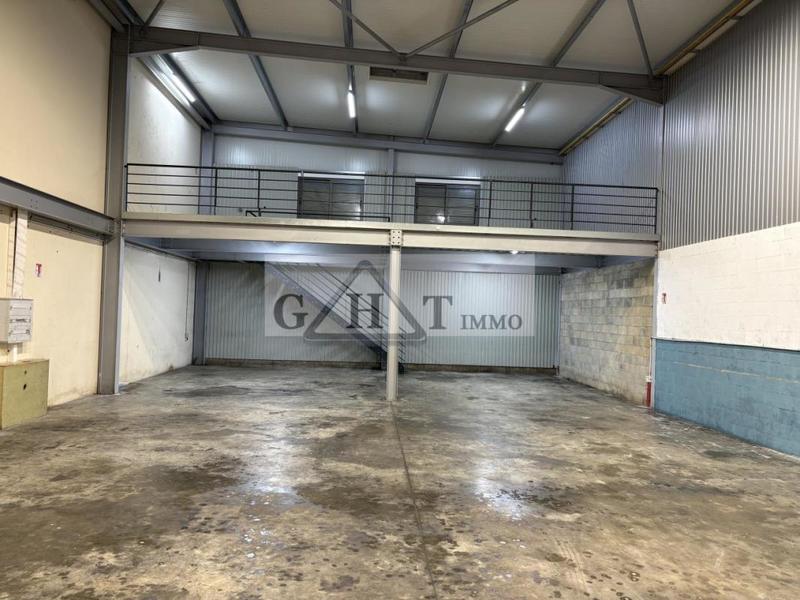Entrepôt - 270 m²