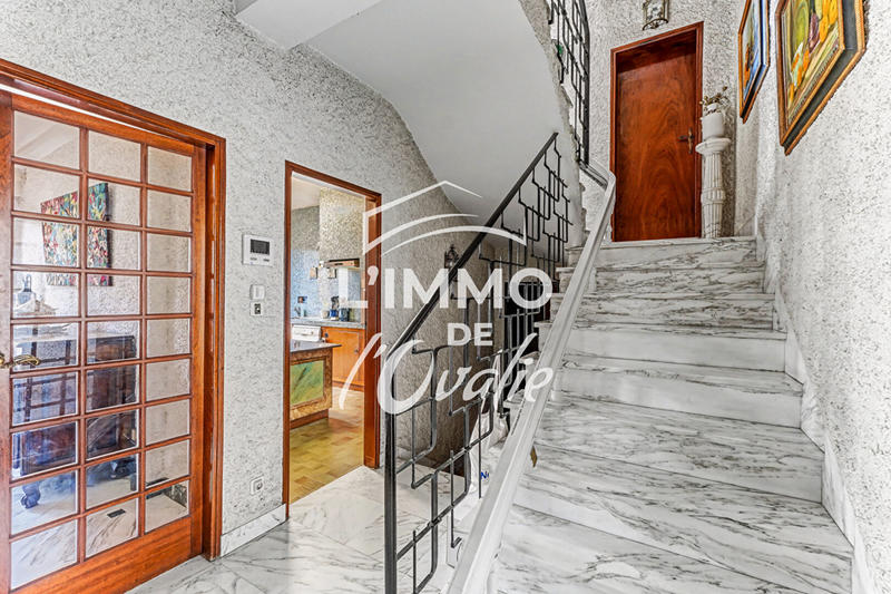 Maison - 257 m² - 9 pièces