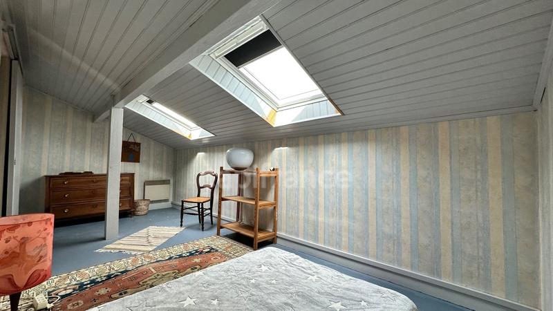 Maison - 200 m² - 8 pièces