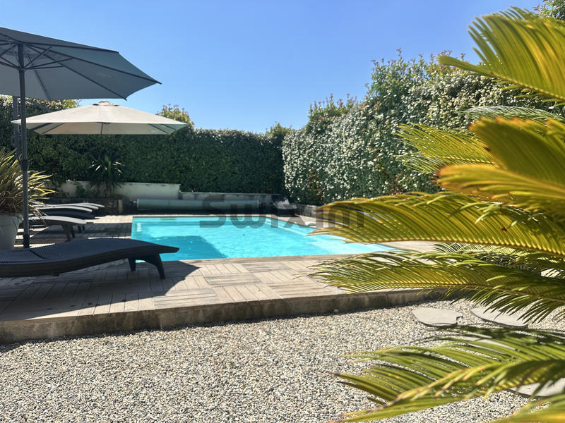 Mas - 589 m² - 40 pièces