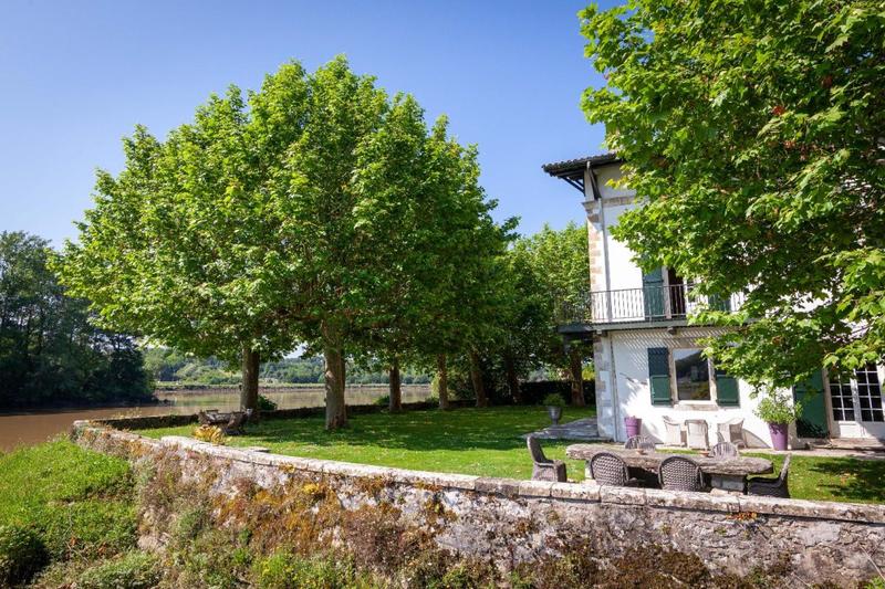 Propriété - 450 m² - 12 pièces