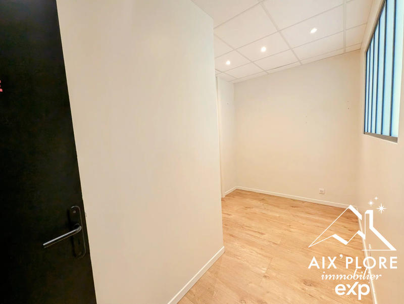 Local d'activités - 81 m²