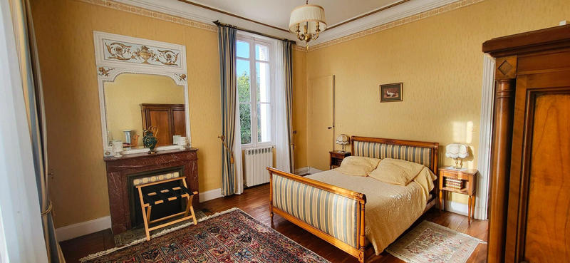 Maison - 365 m² - 10 pièces