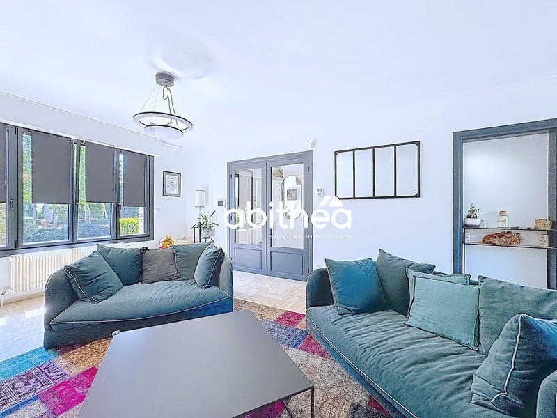 Maison - 220 m² - 9 pièces