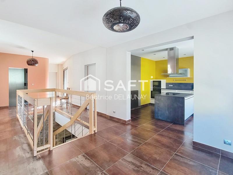 Maison - 331 m² - 8 pièces