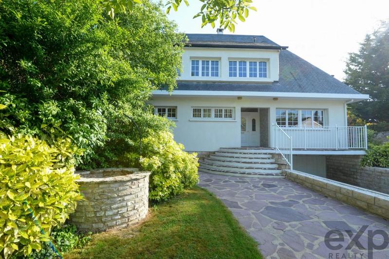 Propriété - 318 m² - 10 pièces