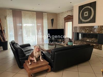 Maison - 201 m² - 8 pièces