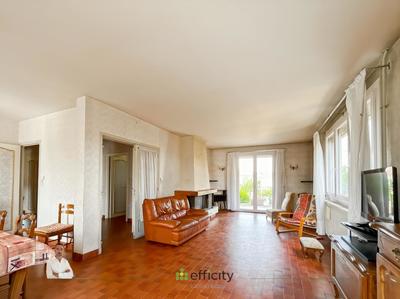 Maison - 255 m² - 12 pièces