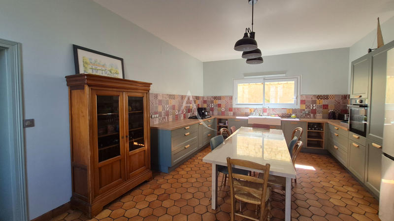 Maison - 265 m² - 9 pièces