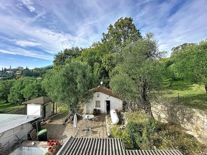 Mas - 350 m² - 6 pièces