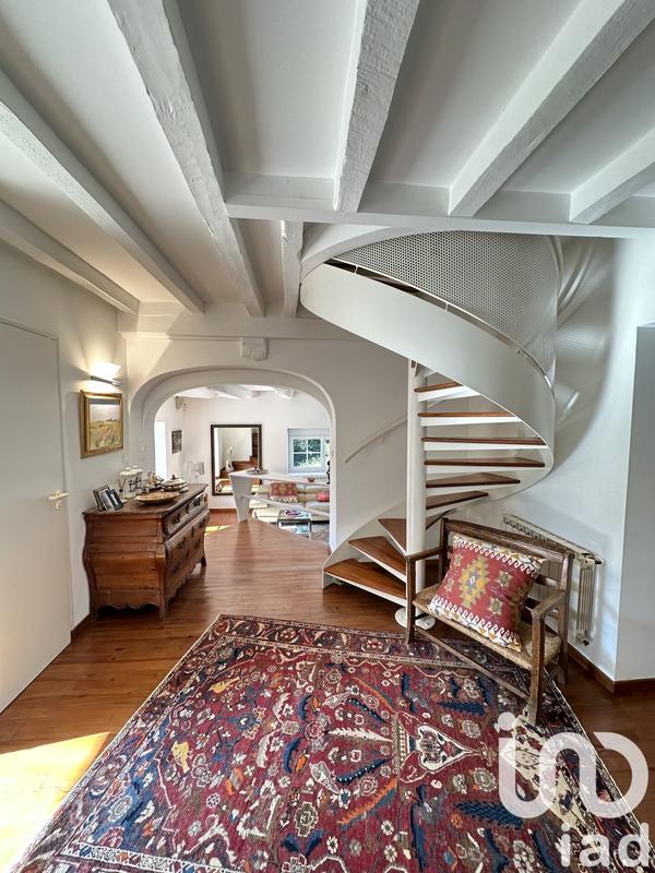 Maison - 221 m² - 8 pièces