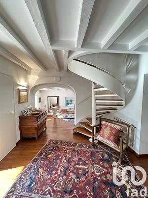 Maison - 221 m² - 8 pièces