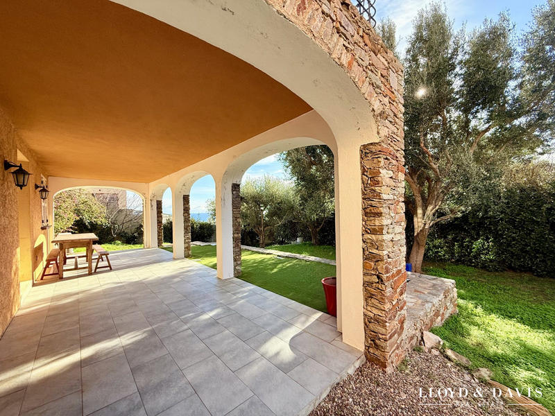 Maison - 200 m² - 7 pièces