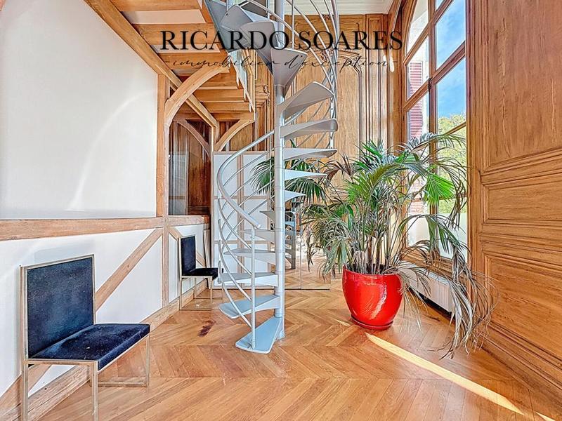 Appartement - 206 m² - 5 pièces