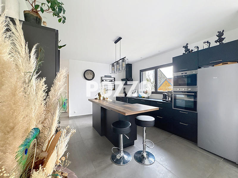 Maison - 95 m² - 5 pièces