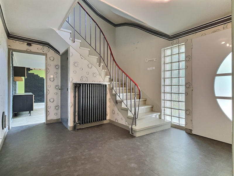 Maison - 233 m² - 9 pièces