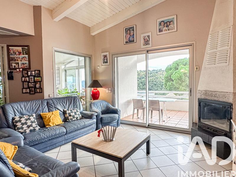 Maison - 220 m² - 9 pièces