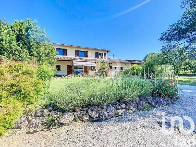 Maison - 242 m² - 9 pièces