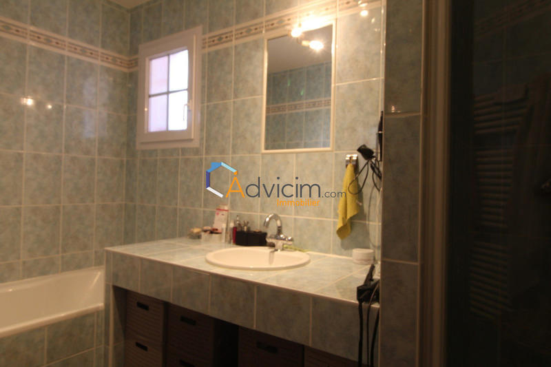 Maison - 99 m² - 4 pièces