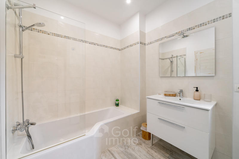 Villa - 220 m² - 5 pièces