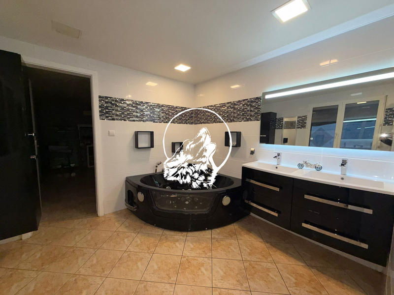 Maison - 105 m² - 4 pièces