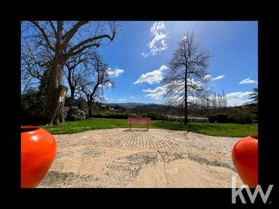 Maison - 445 m² - 9 pièces