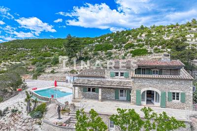 Villa - 300 m² - 9 pièces