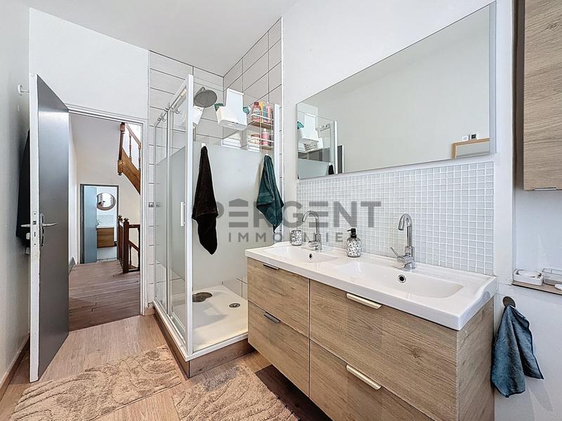 Maison - 211 m² - 10 pièces