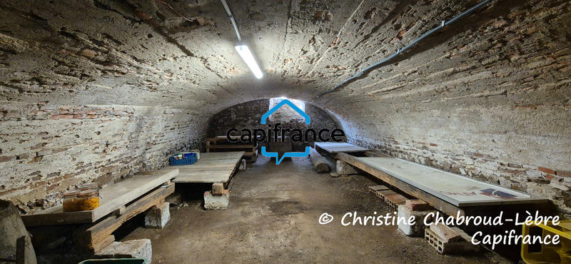 Propriété - 200 m² - 8 pièces