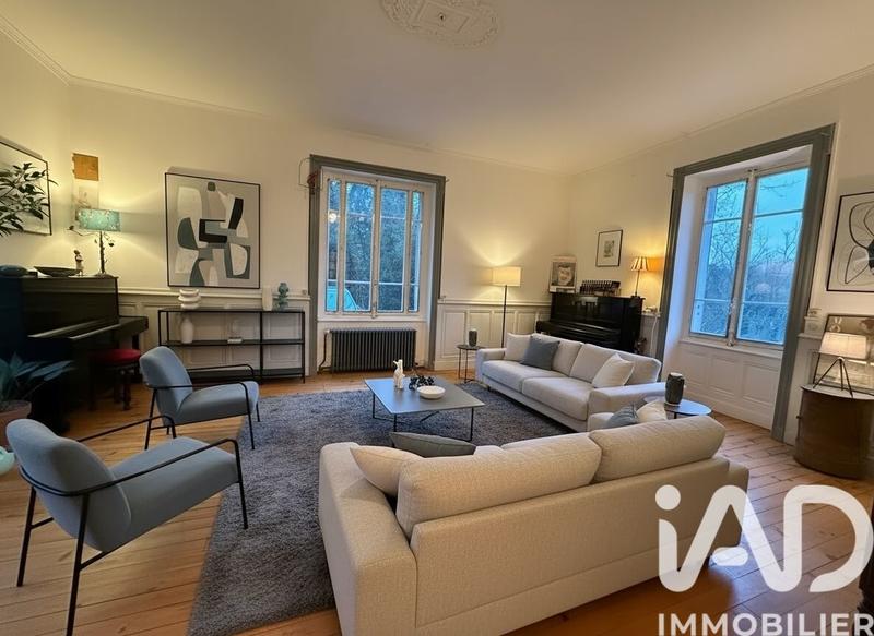 Maison - 207 m² - 10 pièces