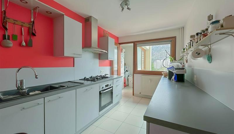 Appartement - 102 m² - 5 pièces