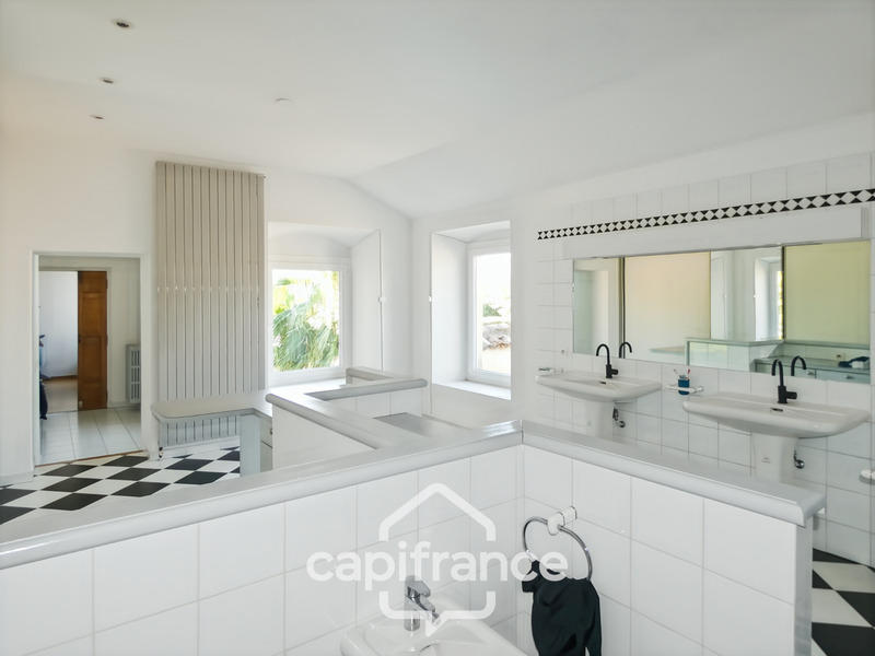 Maison de maîtres - 434 m² - 10 pièces