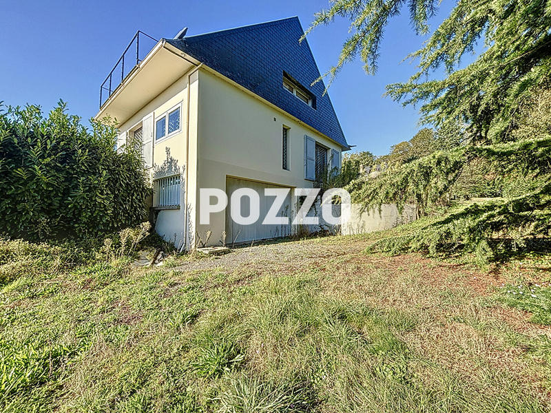 Maison - 232 m² - 6 pièces