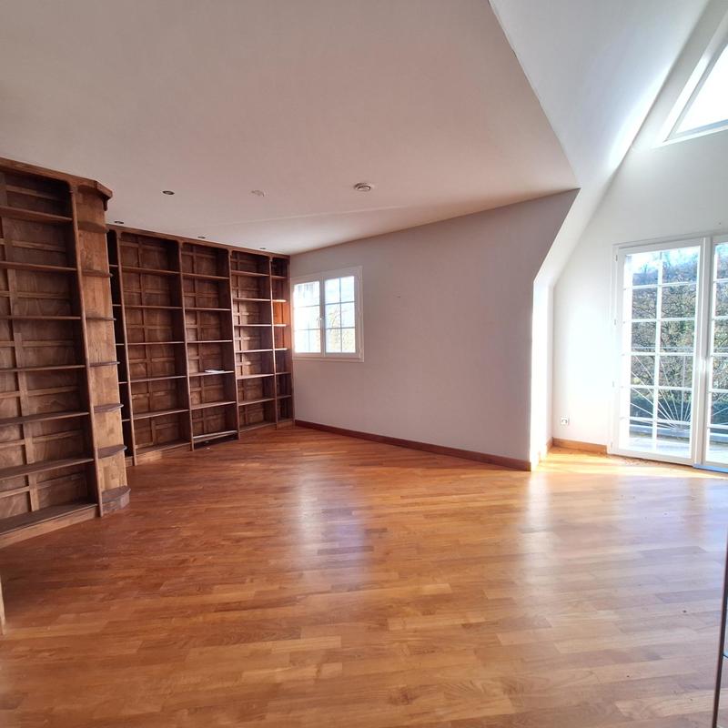 Maison - 233 m² - 8 pièces