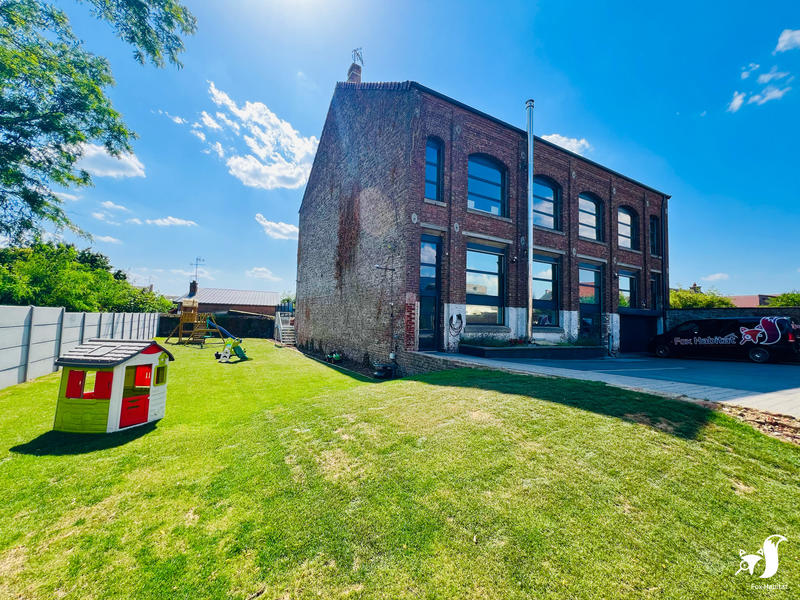 Maison - 300 m² - 8 pièces