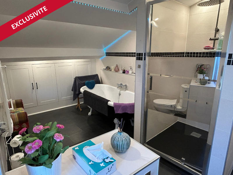 Maison - 210 m² - 7 pièces