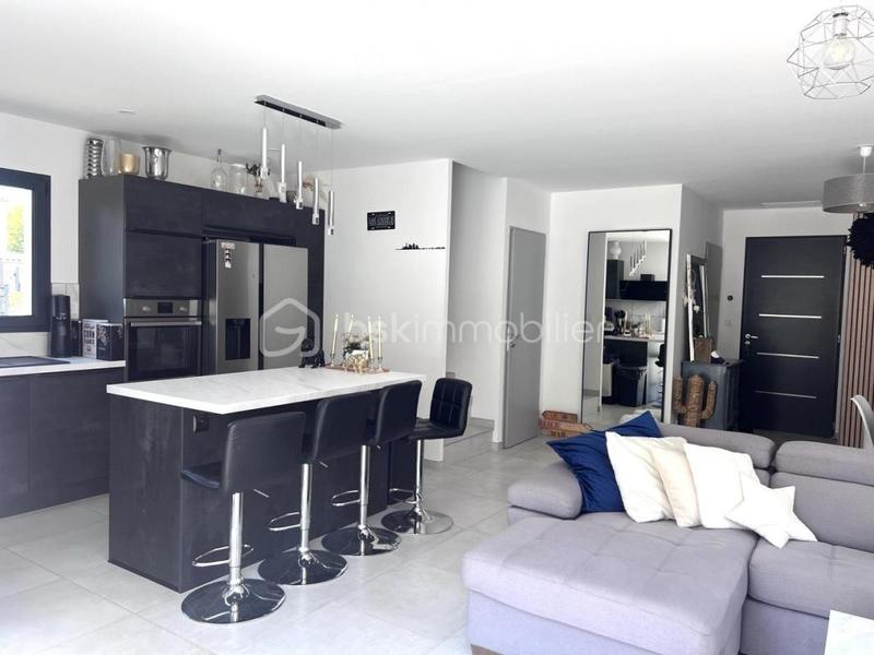 Maison - 90 m² - 5 pièces