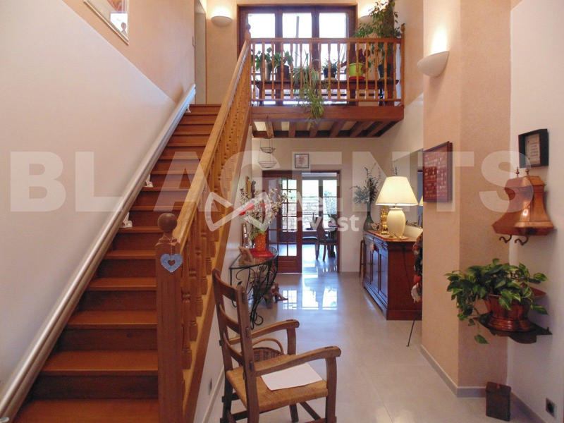 Maison - 327 m² - 10 pièces