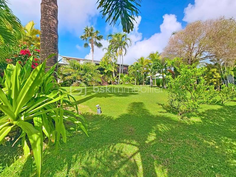 Propriété - 211 m² - 9 pièces