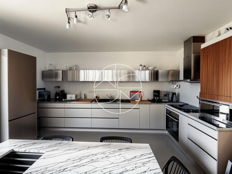 Appartement - 100 m² - 5 pièces