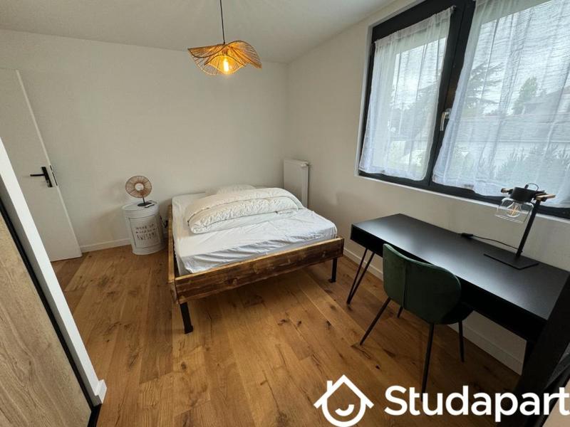 Chambre - 13 m² - 1 pièce