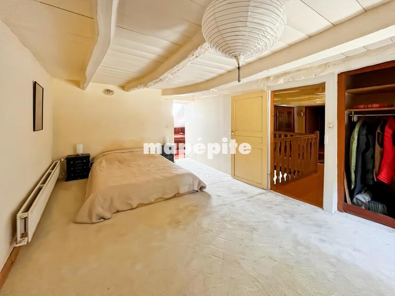 Maison - 1 275 m² - 19 pièces