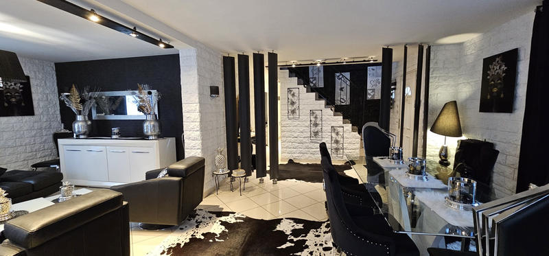 Maison - 163 m² - 8 pièces