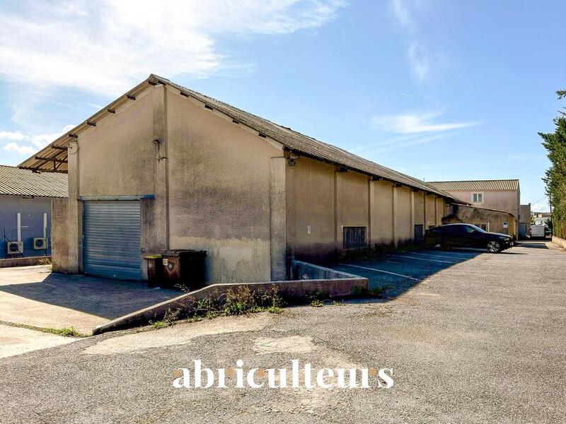 Entrepôt - 700 m²