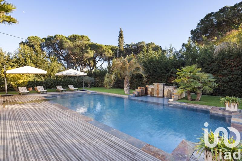 Maison - 300 m² - 8 pièces