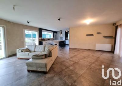 Maison - 147 m² - 9 pièces