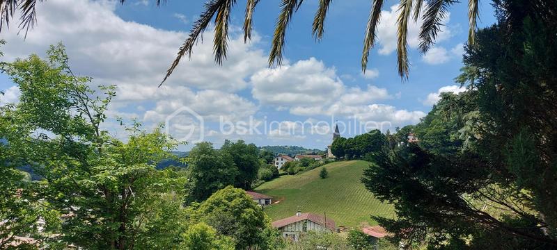 Maison - 240 m² - 10 pièces