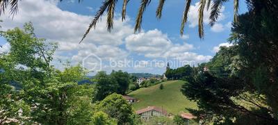 Maison - 240 m² - 10 pièces